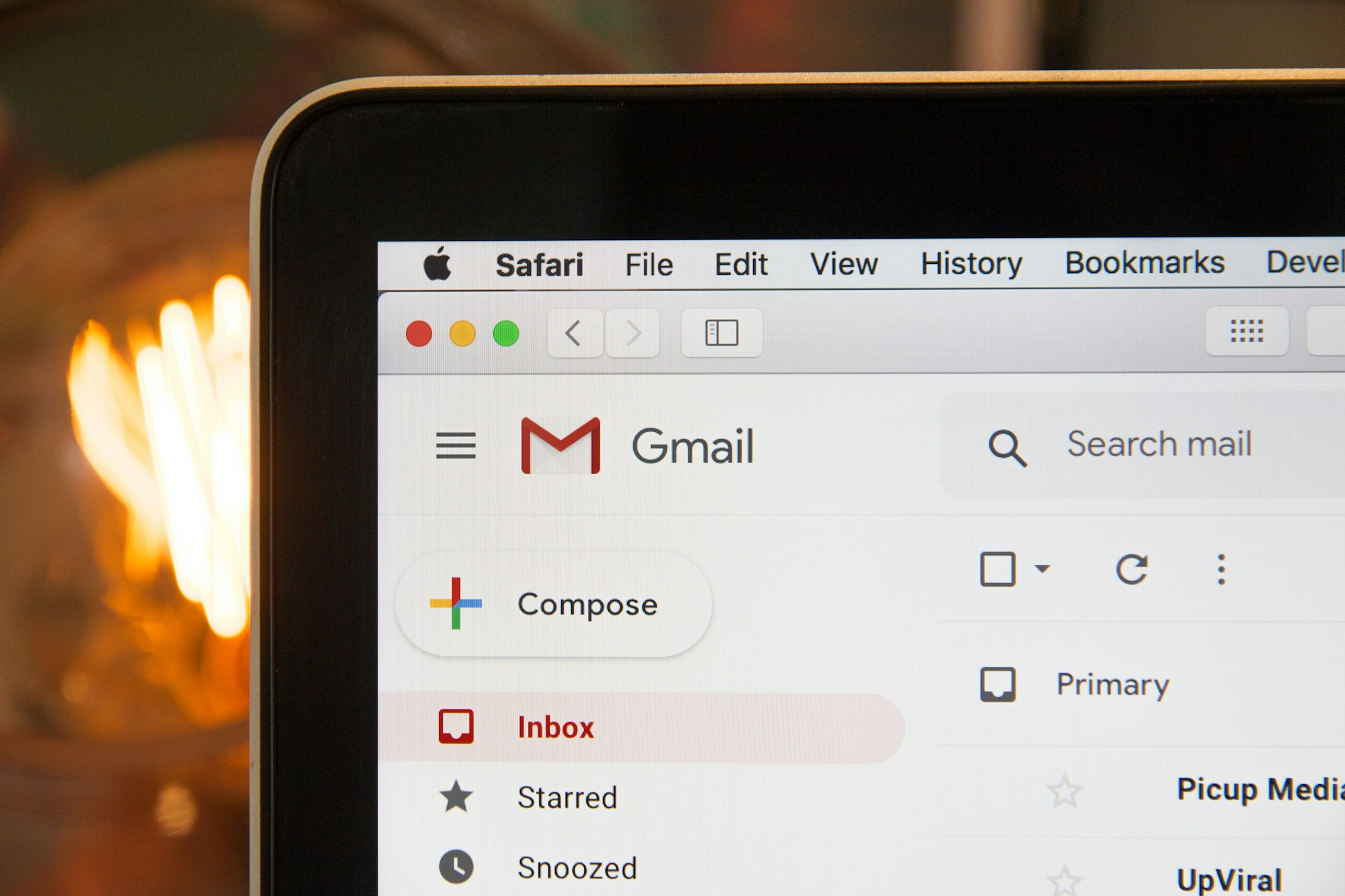 Pantalla de notebook mostrando la bandeja de GMail